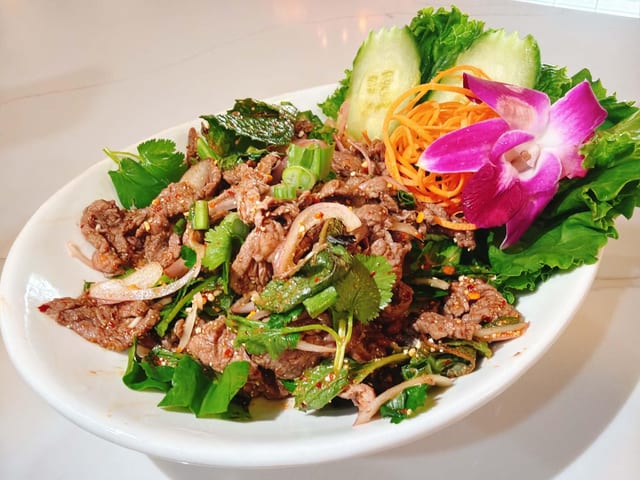Nam Tok Nua (Beef Salad).