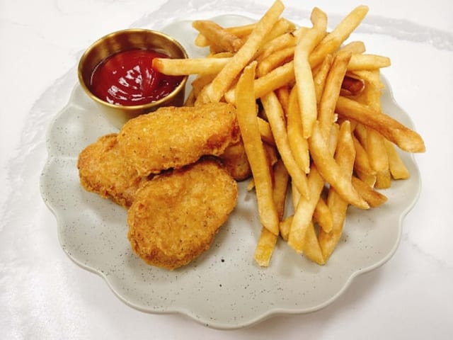 Kids Combo (Nuggets+Fries).