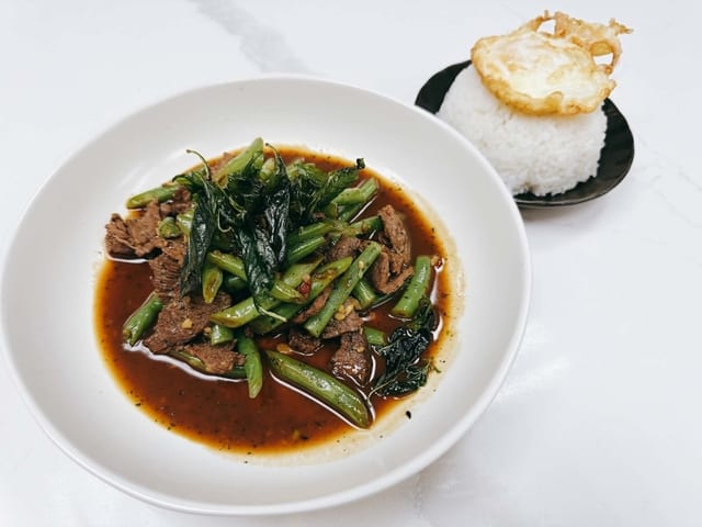 Pad Ka Paw (Basil).