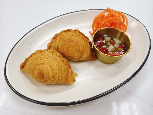 Curry Puff (2 Pcs).