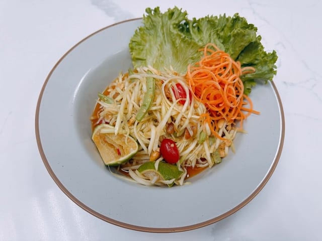 Som Tum Thai (Papaya Salad).
